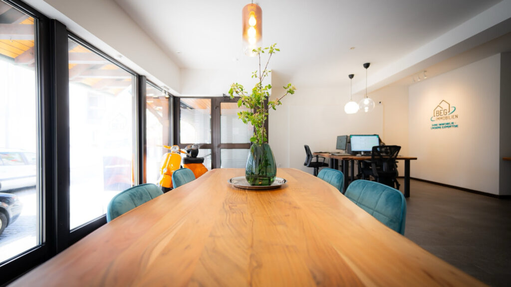 Immobilienmakler Gaildorf Büro Tisch Immobilienmakler Gaildorf Büro Tisch